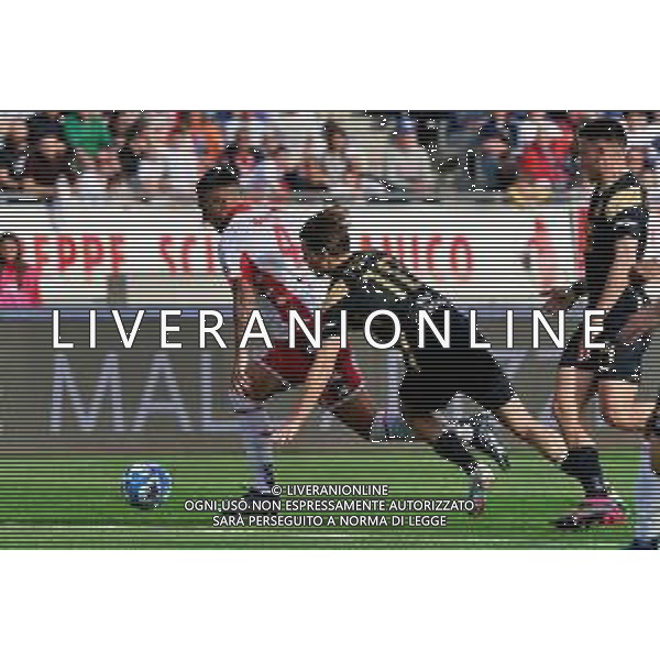 Mattia Maita (SSC Bari) and Daam Foulon (Benevento Calcio) during the Italian soccer Serie B match SSC Bari vs Benevento Calcio on April 1, 2023 at the San Nicola stadium in Bari, Italy. Photo by Emmanuele Mastrodonato/ag. Aldo Liverani sas / AGENZIA ALDO LIVERANI SAS