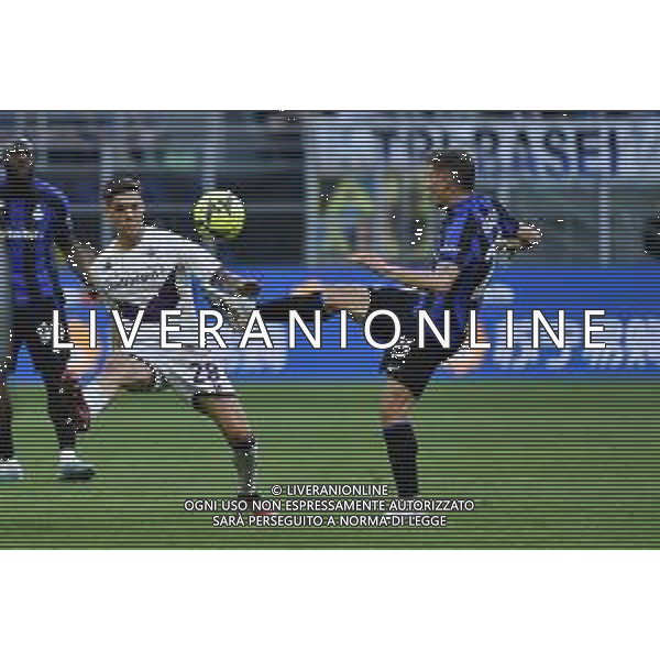 Lucas Martinez Quarta (Fiorentina) e Nicolo\' Barella (Inter) Inter vs Fiorentina Milano 01-04-2023 Stadio Giuseppe Meazza - San Siro Campionato Serie A TIM - 28a giornata foto Roberto Garavaglia/ag. Aldo Liverani sas / AGENZIA ALDO LIVERANI SAS
