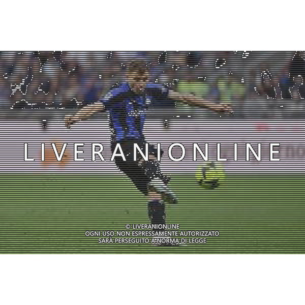Nicolo\' Barella (Inter) occasione da gol colpisce la traversa con un tiro da fuori area Inter vs Fiorentina Milano 01-04-2023 Stadio Giuseppe Meazza - San Siro Campionato Serie A TIM - 28a giornata foto Roberto Garavaglia/ag. Aldo Liverani sas/AGENZIA ALDO LIVERANI SAS