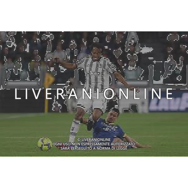 TVMV-Torino 01.04.2023 Allianz Stadium ©Manuela Viganti/Agenzia Aldo Liverani Juventus vs Hellas Verona Campionato Calcio Serie A TIM 2022/2023 28a giornata Nella foto: juan cuadrado e federico ceccherini ©VIGANTI / AGENZIA ALDO LIVERANI SAS