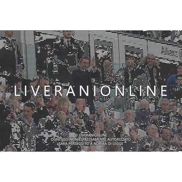 TVMV-Torino 01.04.2023 Allianz Stadium ©Manuela Viganti/Agenzia Aldo Liverani Juventus vs Hellas Verona Campionato Calcio Serie A TIM 2022/2023 28a giornata Nella foto: alessandro del piero in tribuna saluta i tifosi ©VIGANTI / AGENZIA ALDO LIVERANI SAS