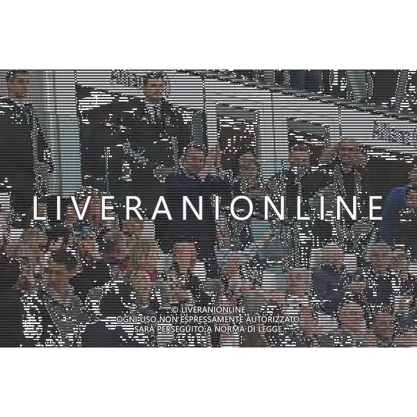 TVMV-Torino 01.04.2023 Allianz Stadium ©Manuela Viganti/Agenzia Aldo Liverani Juventus vs Hellas Verona Campionato Calcio Serie A TIM 2022/2023 28a giornata Nella foto: alessandro del piero in tribuna saluta i tifosi ©VIGANTI / AGENZIA ALDO LIVERANI SAS