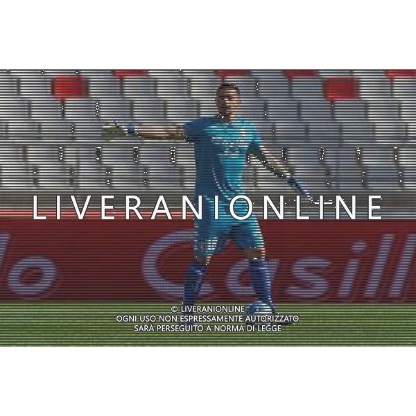 Elia Caprile (SSC Bari) during the Italian soccer Serie B match SSC Bari vs Benevento Calcio on April 1, 2023 at the San Nicola stadium in Bari, Italy. Photo by Emmanuele Mastrodonato/ag. Aldo Liverani sas