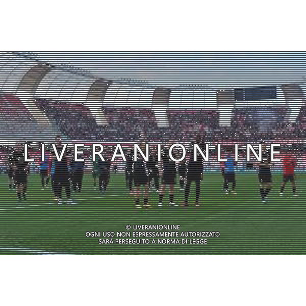 Benevento Calcio applauds fans during the Italian soccer Serie B match SSC Bari vs Benevento Calcio on April 1, 2023 at the San Nicola stadium in Bari, Italy. Photo by Emmanuele Mastrodonato/ag. Aldo Liverani sas