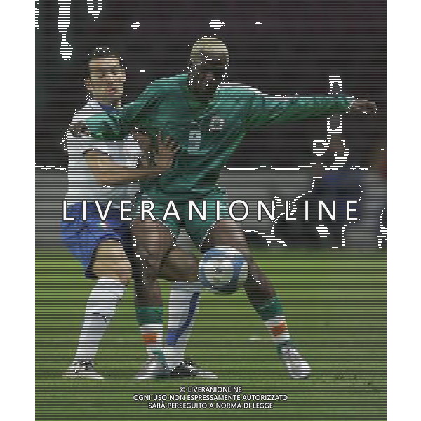 Ginevra 15 novembre 2005 Italia - Costa D\'Avorio amichevole nella foto: Zambrotta Gianluca e Kone Arouna foto Andry / Ag. Aldo Liverani