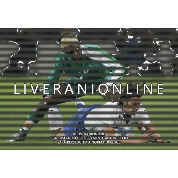 Ginevra 15 novembre 2005 Italia - Costa D\'Avorio amichevole nella foto: Kone Arouna e Zaccardo Cristian foto Andry / Ag. Aldo Liverani