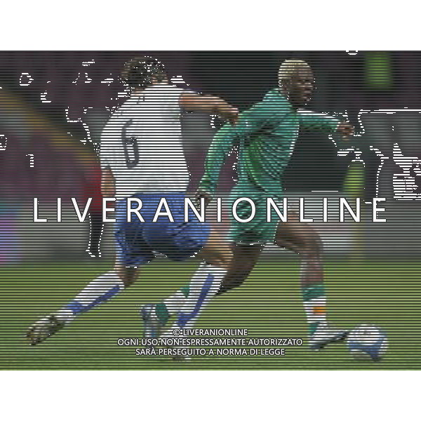 Ginevra 15 novembre 2005 Italia - Costa D\'Avorio amichevole nella foto: Kone Arouna e Materazzi Marco foto Andry / Ag. Aldo Liverani