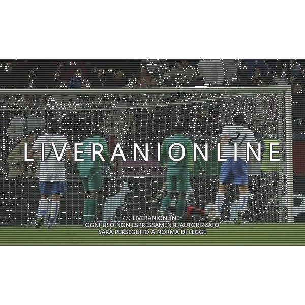 Ginevra (CH) 15-11-2005 amichevole nazionale italiana calcio italia-costa d\' avorio 1:1 nella foto il gol annullato a stefano aimo diana ph marco luzzani /ag aldo liverani s.a.s.