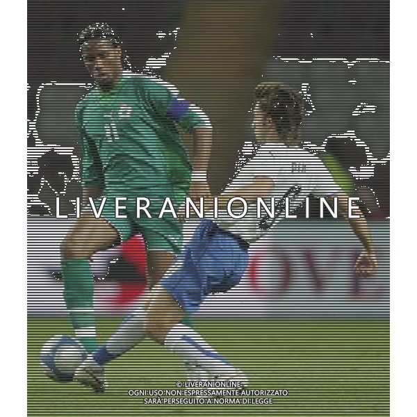 Ginevra 15 novembre 2005 Italia - Costa D\'Avorio amichevole nella foto: Drogba Didier e Pirlo Andrea foto Andry / Ag. Aldo Liverani