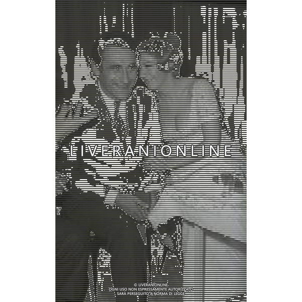 RETROSPETTIVA ALBERTO LUPO ATTORE NELLA FOTO ALBERTO LUPO A MILANO CON GIOIA DESIDERI NELL\'ANNO 1968 AG ALDO LIVERANI SAS 