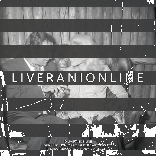 RETROSPETTIVA ALBERTO LUPO ATTORE NELLA FOTO ALBERTO LUPO CON PAOLA ROSSI NELL\'ANNO 1970 A MILANO AG ALDO LIVERANI SAS  