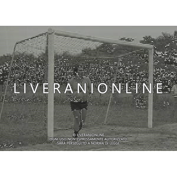 RETROSPETTIVA ALBERTO LUPO ATTORE NELLA FOTO ALBERTO LUPO CON MINO REITANO NELL\'ANNO 1972 AD AGRATE BRIANZA PER UNA PARTITA AMICHEVOLE AG ALDO LIVERANI SAS 