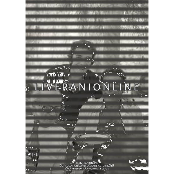 RETROSPETTIVA ALBERTO LUPO ATTORE NELLA FOTO ALBERTO LUPO CON MINO REITANO NELL\'ANNO 1972 AD AGRATE BRIANZA PER UNA PARTITA AMICHEVOLE AG ALDO LIVERANI SAS 
