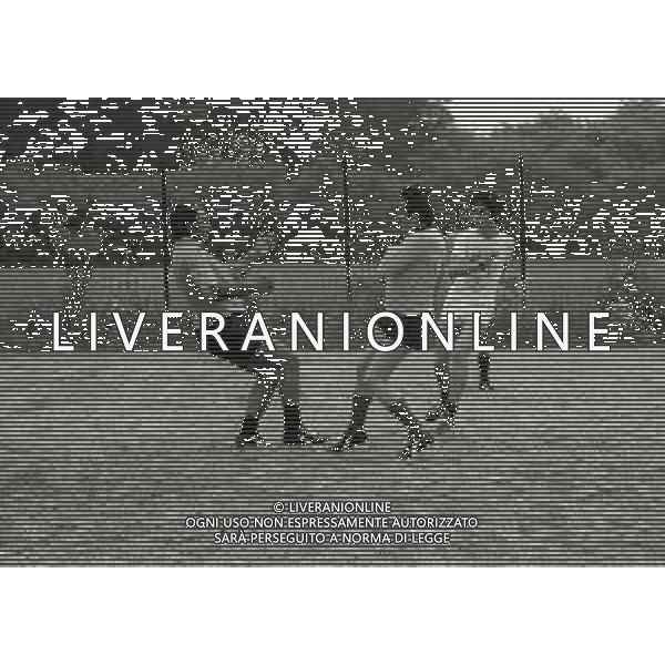 RETROSPETTIVA ALBERTO LUPO ATTORE NELLA FOTO ALBERTO LUPO CON MINO REITANO NELL\'ANNO 1972 AD AGRATE BRIANZA PER UNA PARTITA AMICHEVOLE AG ALDO LIVERANI SAS 
