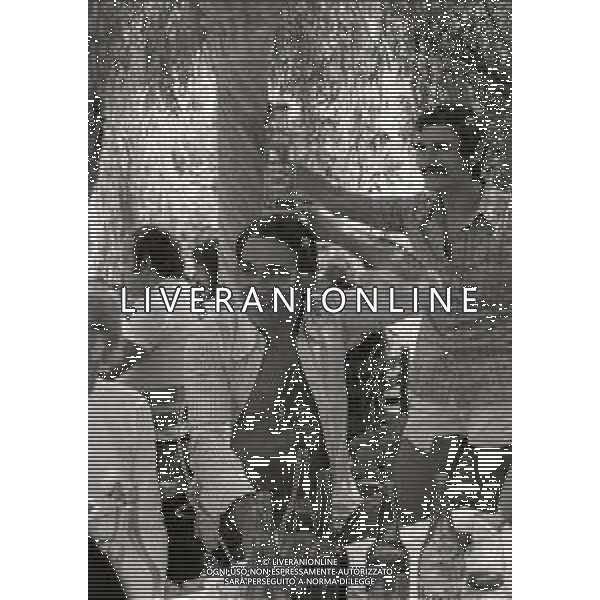 RETROSPETTIVA ALBERTO LUPO ATTORE NELLA FOTO ALBERTO LUPO CON MINO REITANO NELL\'ANNO 1972 AD AGRATE BRIANZA PER UNA PARTITA AMICHEVOLE AG ALDO LIVERANI SAS 