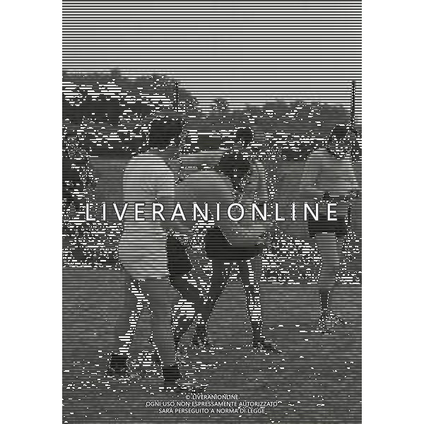 RETROSPETTIVA ALBERTO LUPO ATTORE NELLA FOTO ALBERTO LUPO CON MINO REITANO NELL\'ANNO 1972 AD AGRATE BRIANZA PER UNA PARTITA AMICHEVOLE AG ALDO LIVERANI SAS 