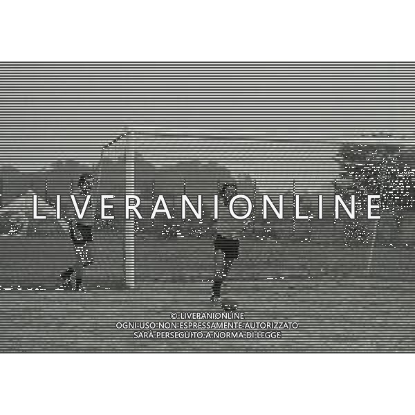 RETROSPETTIVA ALBERTO LUPO ATTORE NELLA FOTO ALBERTO LUPO CON MINO REITANO NELL\'ANNO 1972 AD AGRATE BRIANZA PER UNA PARTITA AMICHEVOLE AG ALDO LIVERANI SAS 