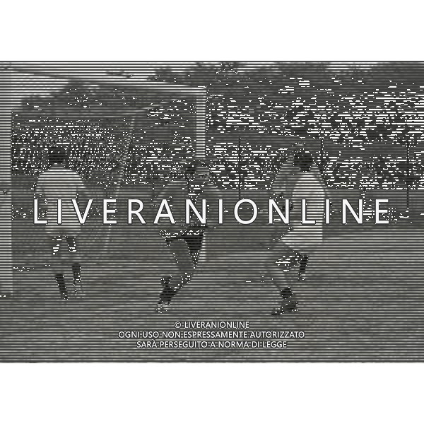 RETROSPETTIVA ALBERTO LUPO ATTORE NELLA FOTO ALBERTO LUPO CON MINO REITANO NELL\'ANNO 1972 AD AGRATE BRIANZA PER UNA PARTITA AMICHEVOLE AG ALDO LIVERANI SAS 