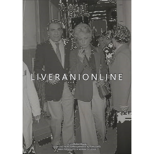 RETROSPETTIVA ALBERTO LUPO ATTORE NELLA FOTO ALBERTO LUPO CON LA MOGLIE LYLA ROCCO NELL\'ANNO 1977 A ROMA AG ALDO LIVERANI SAS