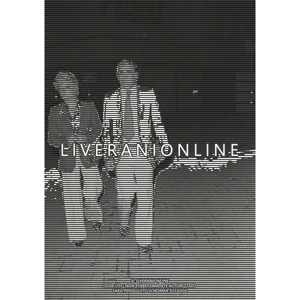 RETROSPETTIVA ALBERTO LUPO ATTORE NELLA FOTO ALBERTO LUPO CON LA MOGLIE LYLA ROCCO NELL\'ANNO 1977 A ROMA AG ALDO LIVERANI SAS