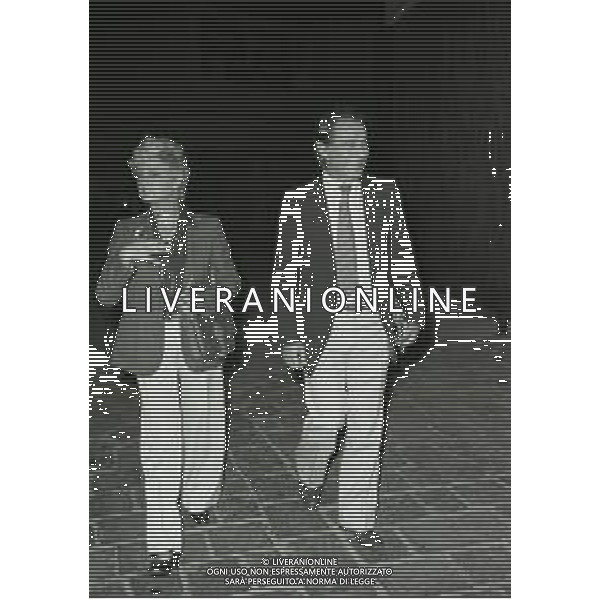 RETROSPETTIVA ALBERTO LUPO ATTORE NELLA FOTO ALBERTO LUPO CON LA MOGLIE LYLA ROCCO NELL\'ANNO 1977 A ROMA AG ALDO LIVERANI SAS