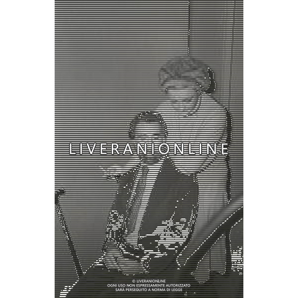 RETROSPETTIVA ALBERTO LUPO ATTORE NELLA FOTO ALBERTO LUPO CON LA MOGLIE LYLA ROCCO NELL\'ANNO 1979 A REGGIO EMILIA ALLA DISCOTECA MARABU AL “10 PREMIO INTERNAZIONALE DEL PAROLIERE“ AG ALDO LIVERANI SAS 