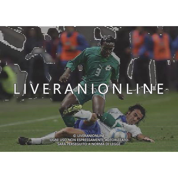 Ginevra (CH) 15-11-2005 amichevole nazionale italiana calcio italia-costa d\' avorio 1:1 nella foto simone barone e boka ph marco luzzani /ag aldo liverani s.a.s.