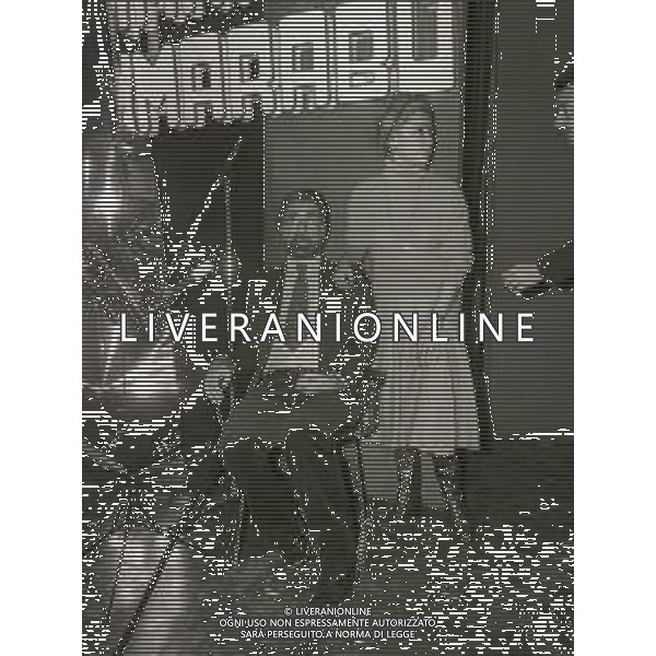 RETROSPETTIVA ALBERTO LUPO ATTORE NELLA FOTO ALBERTO LUPO CON LA MOGLIE LYLA ROCCO NELL\'ANNO 1979 A REGGIO EMILIA ALLA DISCOTECA MARABU AL “10 PREMIO INTERNAZIONALE DEL PAROLIERE“ AG ALDO LIVERANI SAS 