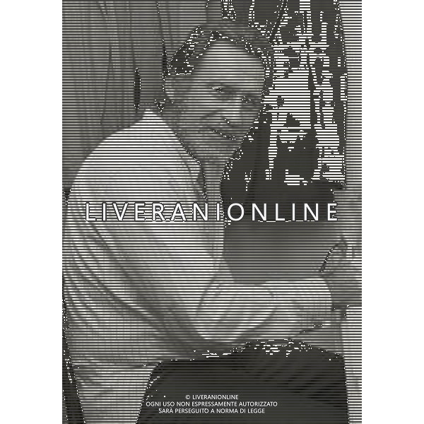 RETROSPETTIVA ALBERTO LUPO ATTORE NELLA FOTO ALBERTO LUPO NELL\'ANNO 1979 A MILANO CON EVELINA MALTAGLIATI IN TEATRO AG ALDO LIVERANI SAS   