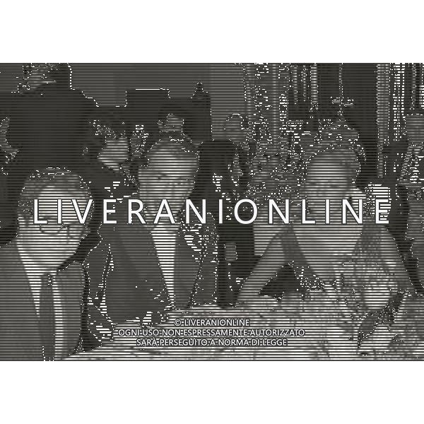 RETROSPETTIVA ALBERTO LUPO ATTORE NELLA FOTO ALBERTO LUPO CON LA MOGLIE LYLA ROCCO NELL\'ANNO 1980 A MILANO PER LA FESTA DEGLI 80 ANNI DEL SETTIMANALE “LA DOMENICA DEL CORRIERE “ AG ALDO LIVERANI SAS 