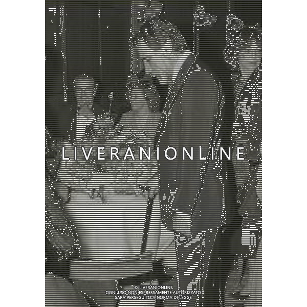 RETROSPETTIVA ALBERTO LUPO ATTORE NELLA FOTO ALBERTO LUPO NELL\'ANNO 1980 A MILANO PER LA FESTA DEGLI 80 ANNI DEL SETTIMANALE “LA DOMENICA DEL CORRIERE “ AG ALDO LIVERANI SAS 