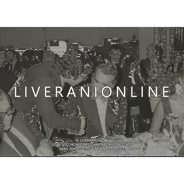 RETROSPETTIVA ALBERTO LUPO ATTORE NELLA FOTO ALBERTO LUPO NELL\'ANNO 1980 A MILANO PER LA FESTA DEGLI 80 ANNI DEL SETTIMANALE “LA DOMENICA DEL CORRIERE “ AG ALDO LIVERANI SAS 