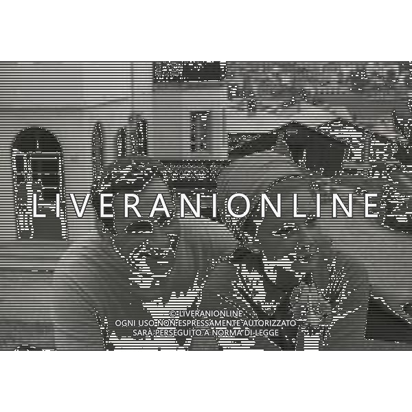 RETROSPETTIVA ALBERTO LUPO ATTORE NELLA FOTO ALBERTO LUPO NELL\'ANNO 1964 A CORTINA D\'AMPEZZO CON LA MOGLIE LYLA ROCCO AG ALDO LIVERANI SAS 