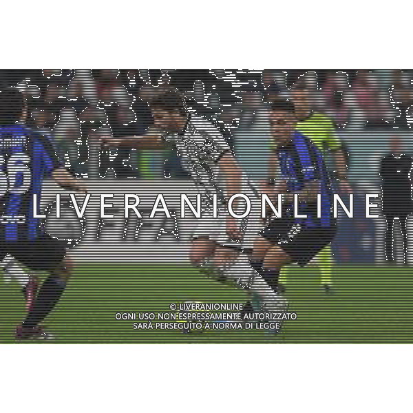Torino 04.04.2023 Allianz Stadium © Manuela Viganti/Agenzia Aldo Liverani Juventus vs Inter Coppa Italia Frecciarossa 2022/2023 Semifinale Andata Nella foto: manuel locatelli e lautaro martinez ©AGENZIA ALDO LIVERANI SAS
