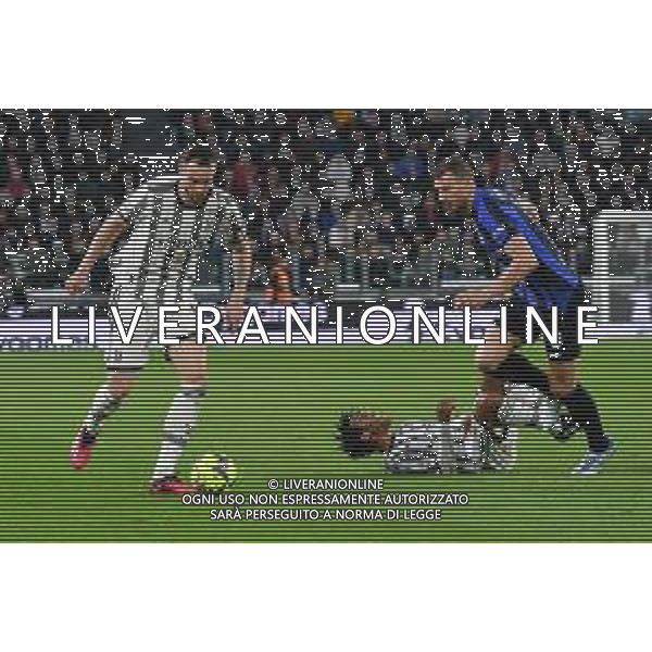 Torino 04.04.2023 Allianz Stadium © Manuela Viganti/Agenzia Aldo Liverani Juventus vs Inter Coppa Italia Frecciarossa 2022/2023 Semifinale Andata Nella foto: federico gatti - edin dzeko - juan cuadrado ©AGENZIA ALDO LIVERANI SAS