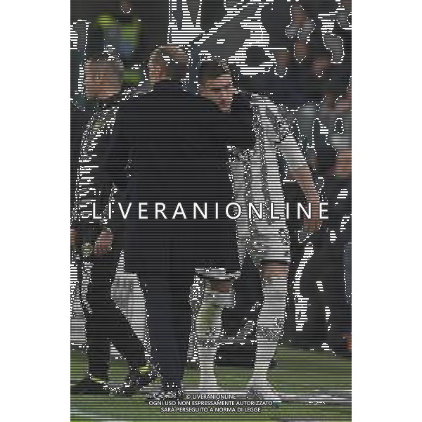 Torino 04.04.2023 Allianz Stadium © Manuela Viganti/Agenzia Aldo Liverani Juventus vs Inter Coppa Italia Frecciarossa 2022/2023 Semifinale Andata Nella foto: massimiliano allegri e dusan vlahovic dopo la sostituzione ©AGENZIA ALDO LIVERANI SAS