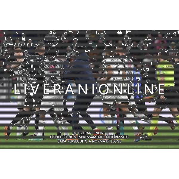 Torino 04.04.2023 Allianz Stadium © Manuela Viganti/Agenzia Aldo Liverani Juventus vs Inter Coppa Italia Frecciarossa 2022/2023 Semifinale Andata Nella foto: rissa finale tra samir handanovic e juan cuadrado ©AGENZIA ALDO LIVERANI SAS