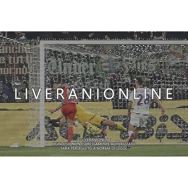TVRG sull\'1 a 0 Fiorentina Pietro Terracciano (Fiorentina) salva la porta sulla conclusione ravvicinata di Cristian Buonaiuto (Cremonese) Cremonese vs Fiorentina Cremona 05-04-2023 Stadio Giovanni Zini Coppa Italia Frecciarossa - semifinali gara di andata foto Roberto Garavaglia/ag. Aldo Liverani sas / AGENZIA ALDO LIVERANI SAS