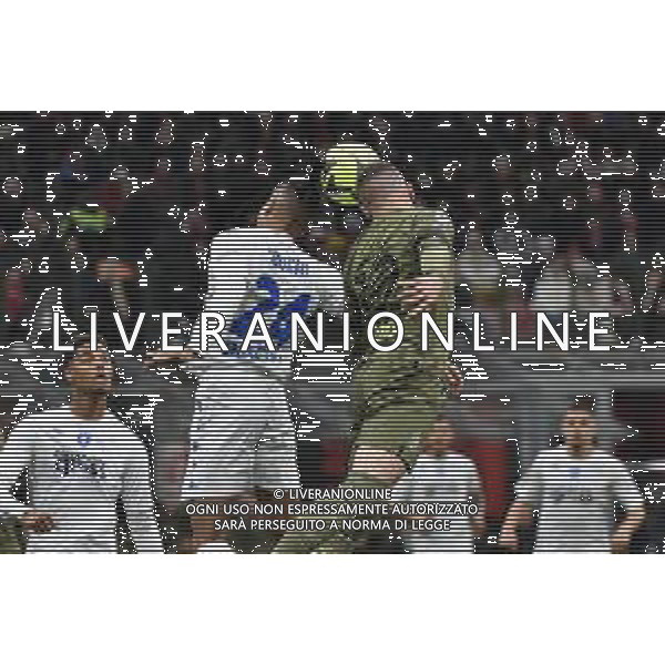 il contrasto aereo tra Tyronne Ebuehi (Empoli) e Ante Rebic (Milan) inizialmente giudicato da rigore dall\'arbitro Matteo Marcenaro di Genova Milan vs Empoli Milano 07-04-2023 Stadio Giuseppe Meazza - San Siro Campionato Serie A TIM - 29a giornata foto Roberto Garavaglia/ag. Aldo Liverani sas/ AGENZIA ALDO LIVERANI SAS