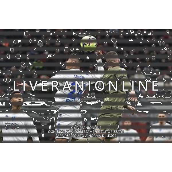 il contrasto aereo tra Tyronne Ebuehi (Empoli) e Ante Rebic (Milan) inizialmente giudicato da rigore dall\'arbitro Matteo Marcenaro di Genova Milan vs Empoli Milano 07-04-2023 Stadio Giuseppe Meazza - San Siro Campionato Serie A TIM - 29a giornata foto Roberto Garavaglia/ag. Aldo Liverani sas/ AGENZIA ALDO LIVERANI SAS