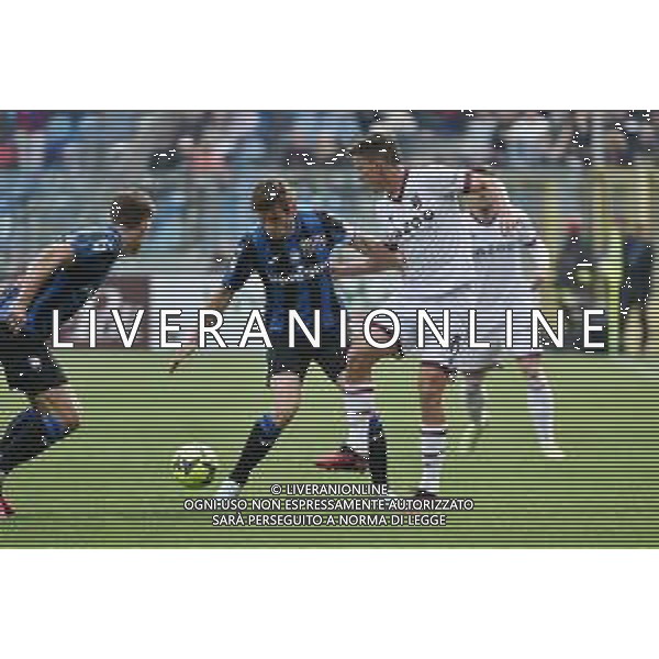 TVRG Marten de Roon (Atalanta) SX e Nikola Moro (Bologna) DX Atalanta vs Bologna Bergamo 08-04-2023 Gewiss Stadium - Stadio Atleti Azzurri d\'Italia Campionato Serie A TIM - 29a giornata foto Roberto Garavaglia/ag. Aldo Liverani sas / AGENZIA ALDO LIVERANI SAS