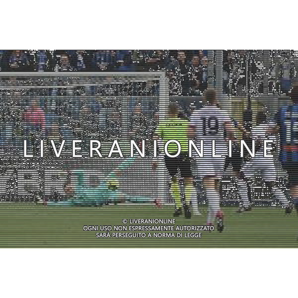 TVRG Lukasz Skorupski (Bologna) parata sulla conclusione ravvicinata di Rasmus Hojlund (Atalanta) a DX coperto Atalanta vs Bologna Bergamo 08-04-2023 Gewiss Stadium - Stadio Atleti Azzurri d\'Italia Campionato Serie A TIM - 29a giornata foto Roberto Garavaglia/ag. Aldo Liverani sas / AGENZIA ALDO LIVERANI SAS