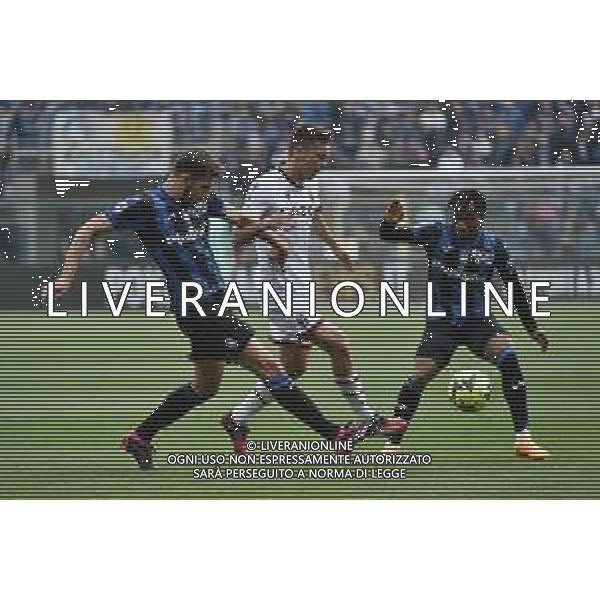 TVRG Nikola Moro (Bologna) tra Berat Djimsiti (Atalanta) SX e Ademola Lookman (Atalanta) DX Atalanta vs Bologna Bergamo 08-04-2023 Gewiss Stadium - Stadio Atleti Azzurri d\'Italia Campionato Serie A TIM - 29a giornata foto Roberto Garavaglia/ag. Aldo Liverani sas / AGENZIA ALDO LIVERANI SAS
