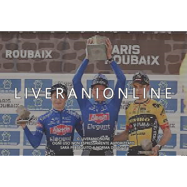 09-04-2023 Paris - Roubaix; 2023, Alpecin - Deceuninck; 2023, Jumbo - Visma; Van Der Poel, Mathieu; Philipsen, Jasper; Van Aert, Wout; Roubaix; ©SIROTTI / AGENZIA ALDO LIVERANI SAS