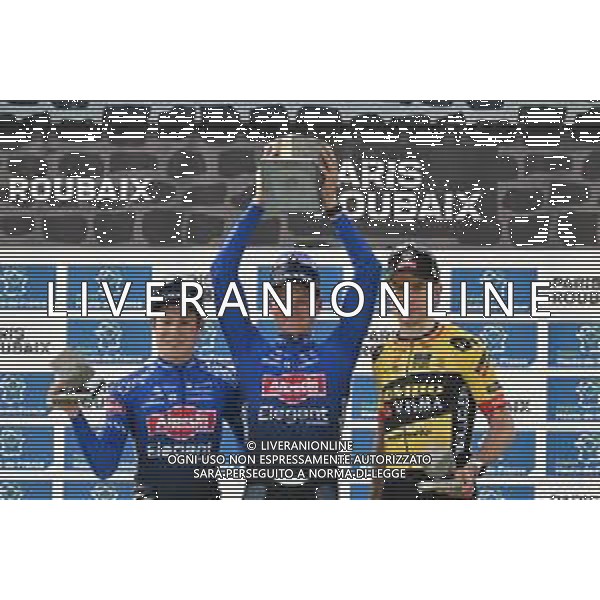 09-04-2023 Paris - Roubaix; 2023, Alpecin - Deceuninck; 2023, Jumbo - Visma; Van Der Poel, Mathieu; Philipsen, Jasper; Van Aert, Wout; Roubaix; ©SIROTTI / AGENZIA ALDO LIVERANI SAS