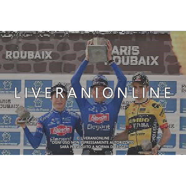 09-04-2023 Paris - Roubaix; 2023, Alpecin - Deceuninck; 2023, Jumbo - Visma; Van Der Poel, Mathieu; Philipsen, Jasper; Van Aert, Wout; Roubaix; ©SIROTTI / AGENZIA ALDO LIVERANI SAS