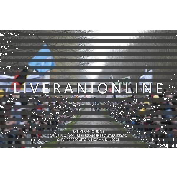 09-04-2023 Paris - Roubaix; 2023, Uae Emirates; Bax, Sjoerd; Arenberg; ©SIROTTI / AGENZIA ALDO LIVERANI SAS