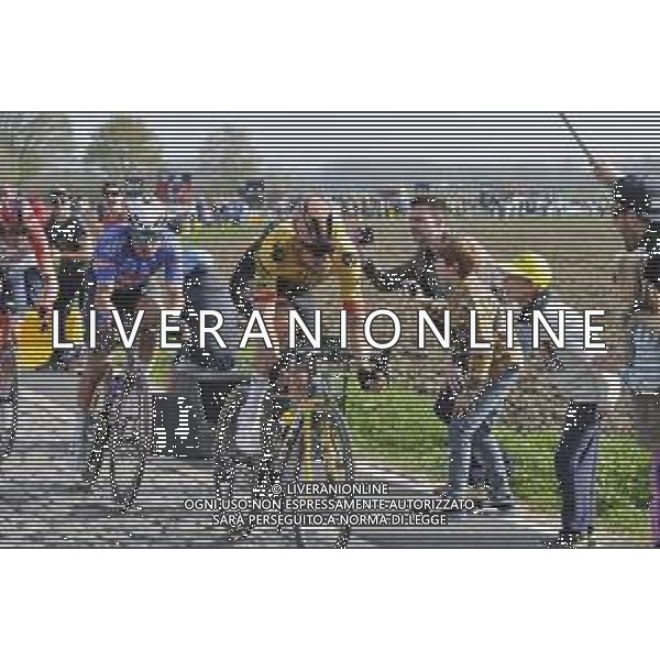 09-04-2023 Paris - Roubaix; 2023, Jumbo - Visma; Van Aert, Wout; Hem; ©SIROTTI / AGENZIA ALDO LIVERANI SAS