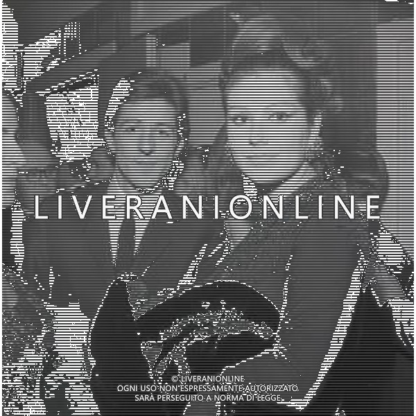 RETROSPETTIVA GIORGIO GABER CANTANTE NELLA FOTO GIORGIO GABER CON OMBRETTA COLLI A SANREMO NELL\'ANNO 1966  AG ALDO LIVERANI SAS