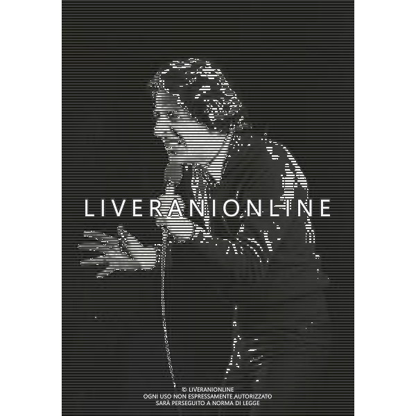 RETROSPETTIVA GIORGIO GABER CANTANTE NELLA FOTO GIORGIO GABER NELL\'ANNO 1978 A MILANO  AG ALDO LIVERANI SAS